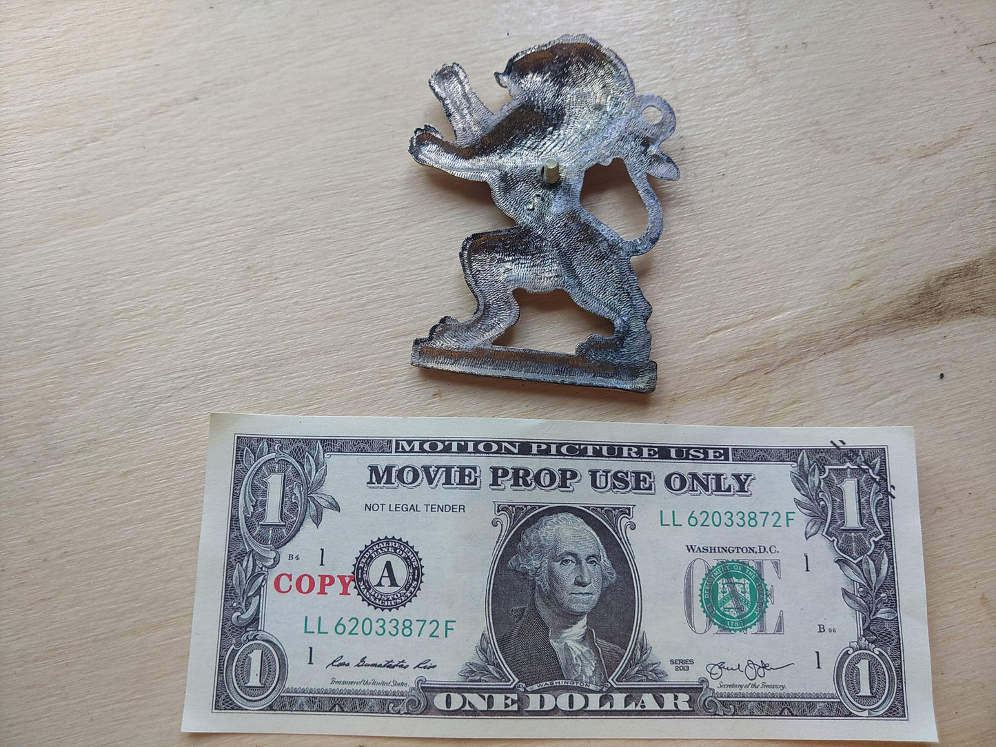 cast metal British "Lion Rampant"
