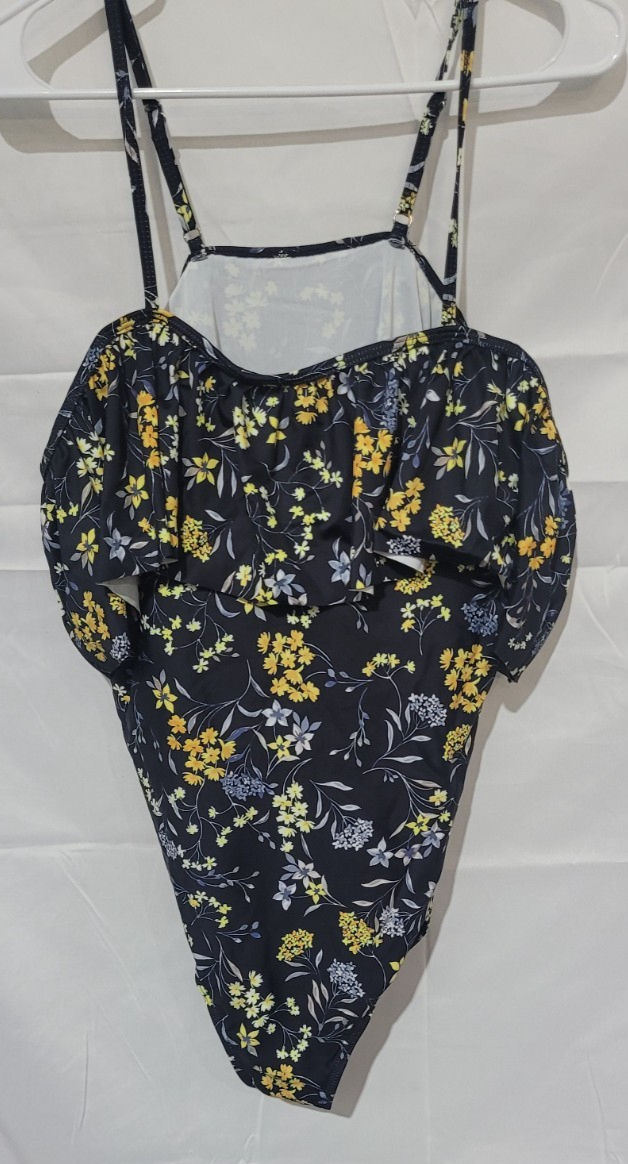 SIZE XL Swimsuit with flowers - Image 1