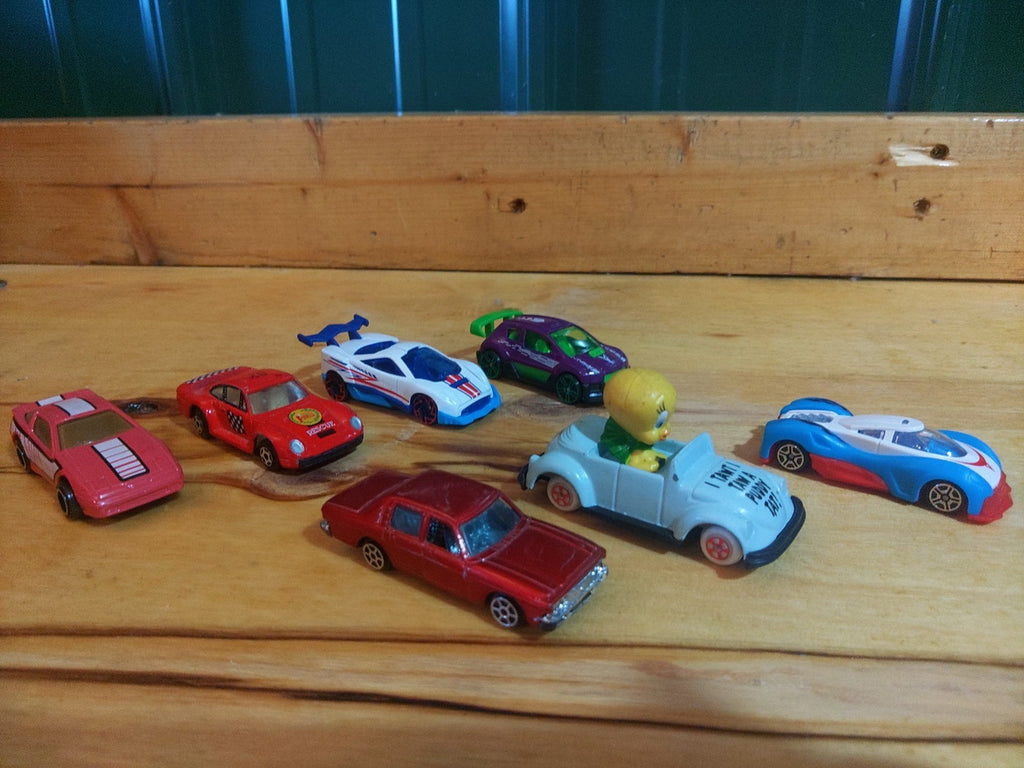 Hot Wheels & Die-Cast Vehicle Lot – 8 Cars | Porsche, Tweety, Race Cars, Mixed C - Image 1