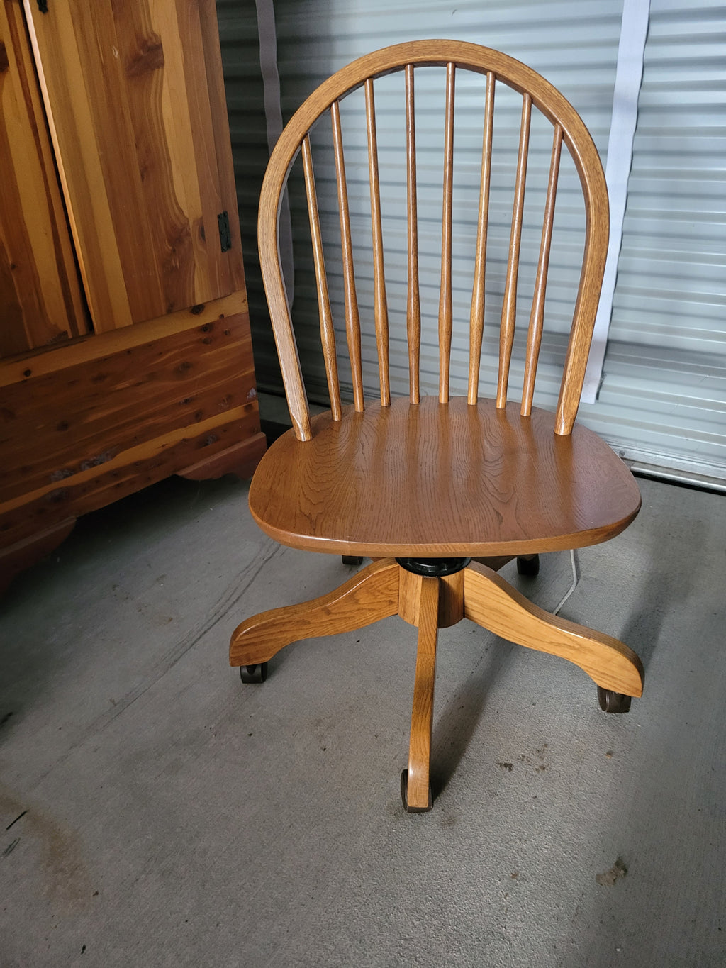 Solid Oak Swivel Desk Chair with Casters – Windsor Style - Image 2