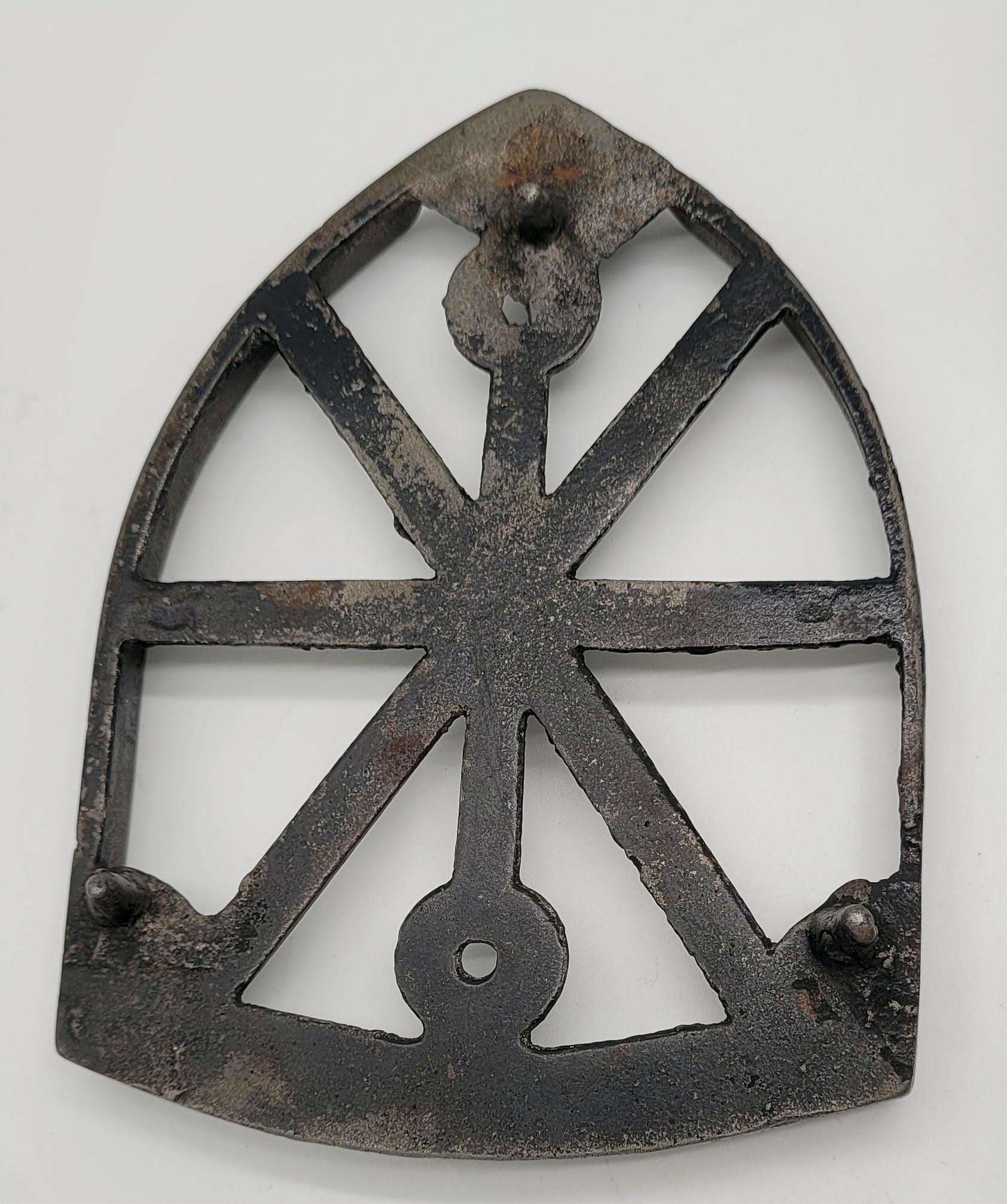 Antique Cast Iron Sad Iron Trivet / Rest – Primitive Farmhouse Décor - Image 4