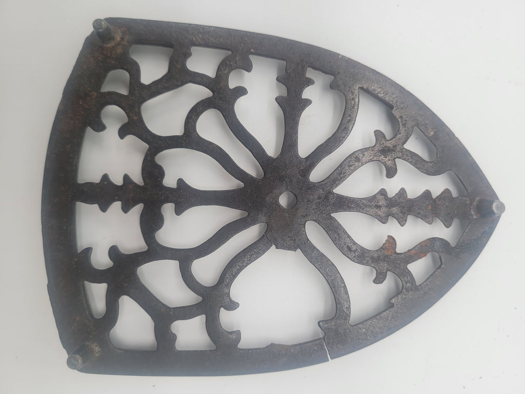 Antique Cast Iron Sad Iron Trivet – Ornate Floral / Gothic Design – Primitive Decor - Image 3
