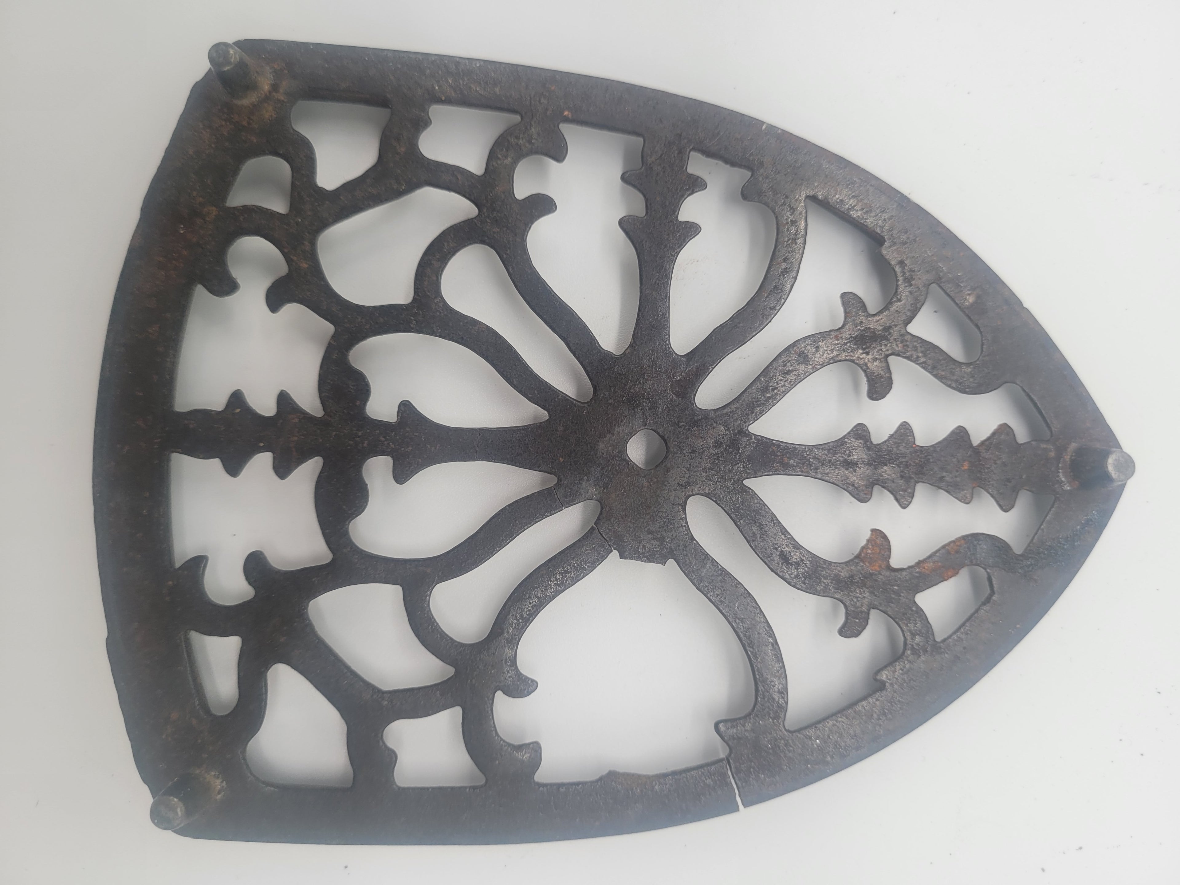 Antique Cast Iron Sad Iron Trivet – Ornate Floral / Gothic Design – Primitive Decor - Image 3