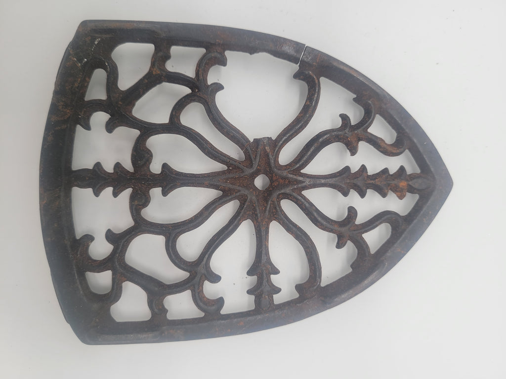Antique Cast Iron Sad Iron Trivet – Ornate Floral / Gothic Design – Primitive Decor - Image 4