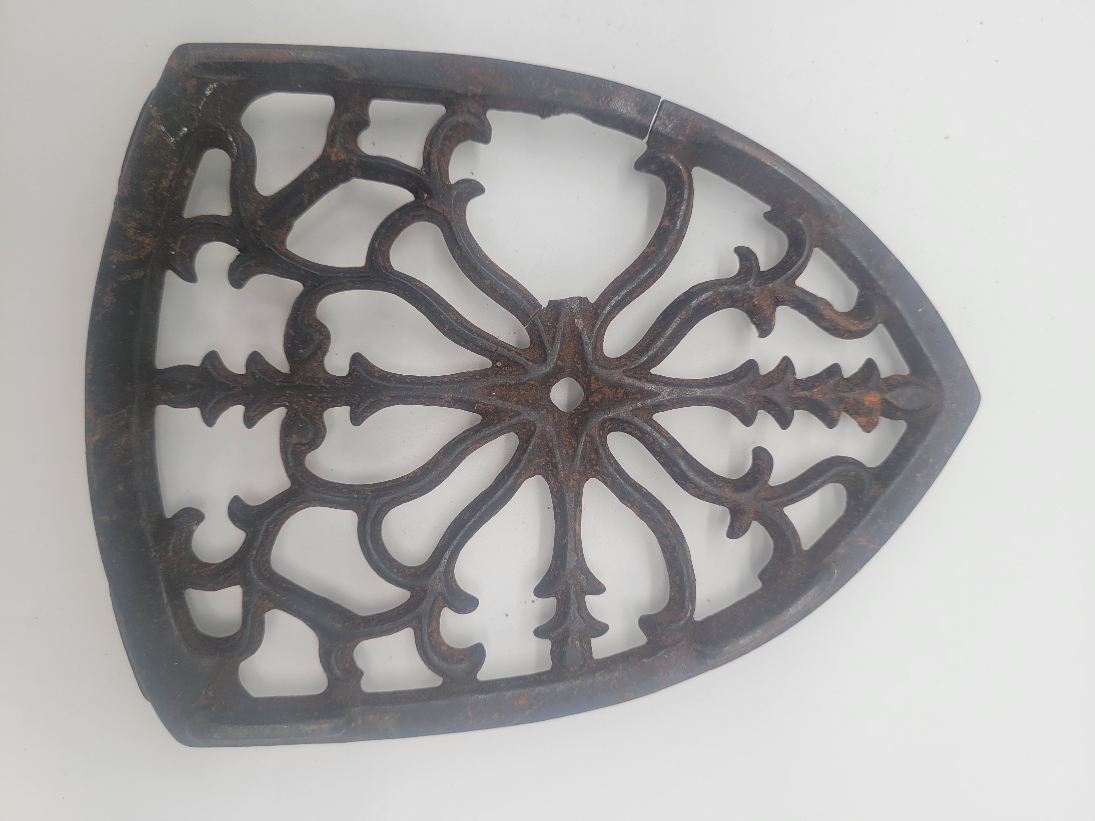 Antique Cast Iron Sad Iron Trivet – Ornate Floral / Gothic Design – Primitive Decor - Image 4
