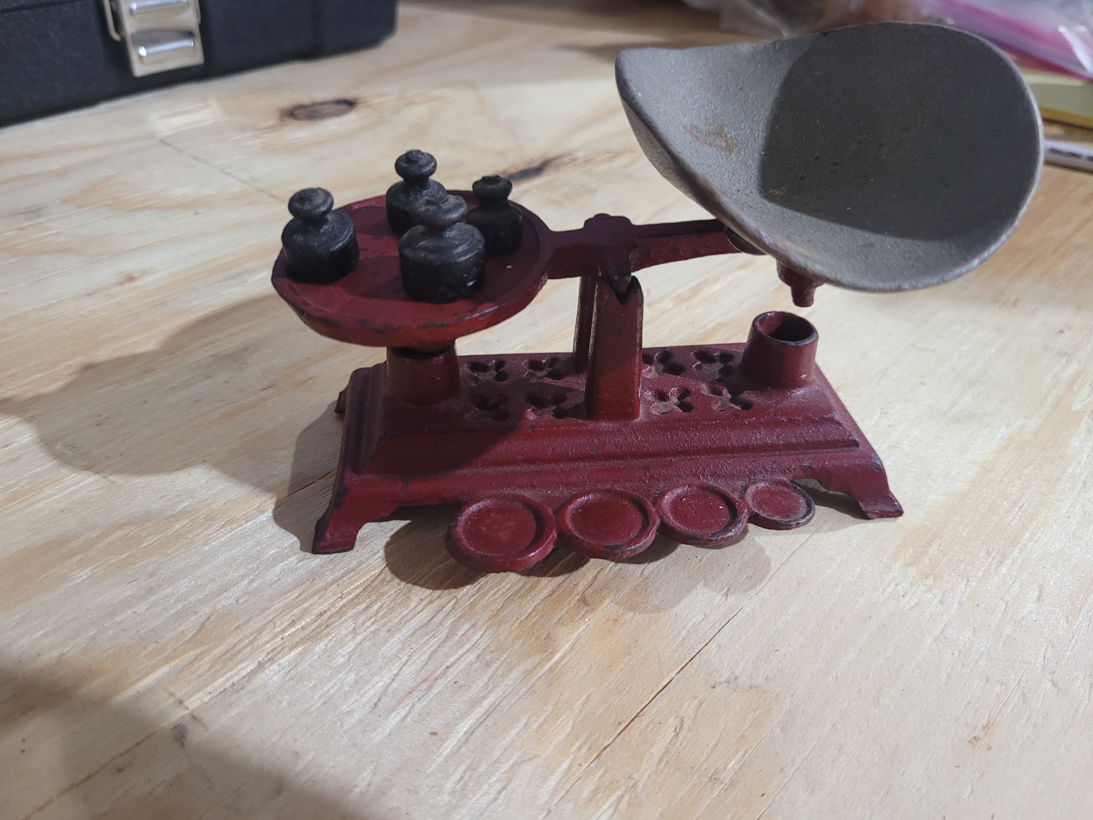 Antique Cast Iron Balance Scale w/ Weights – Primitive Red Finish - Image 4