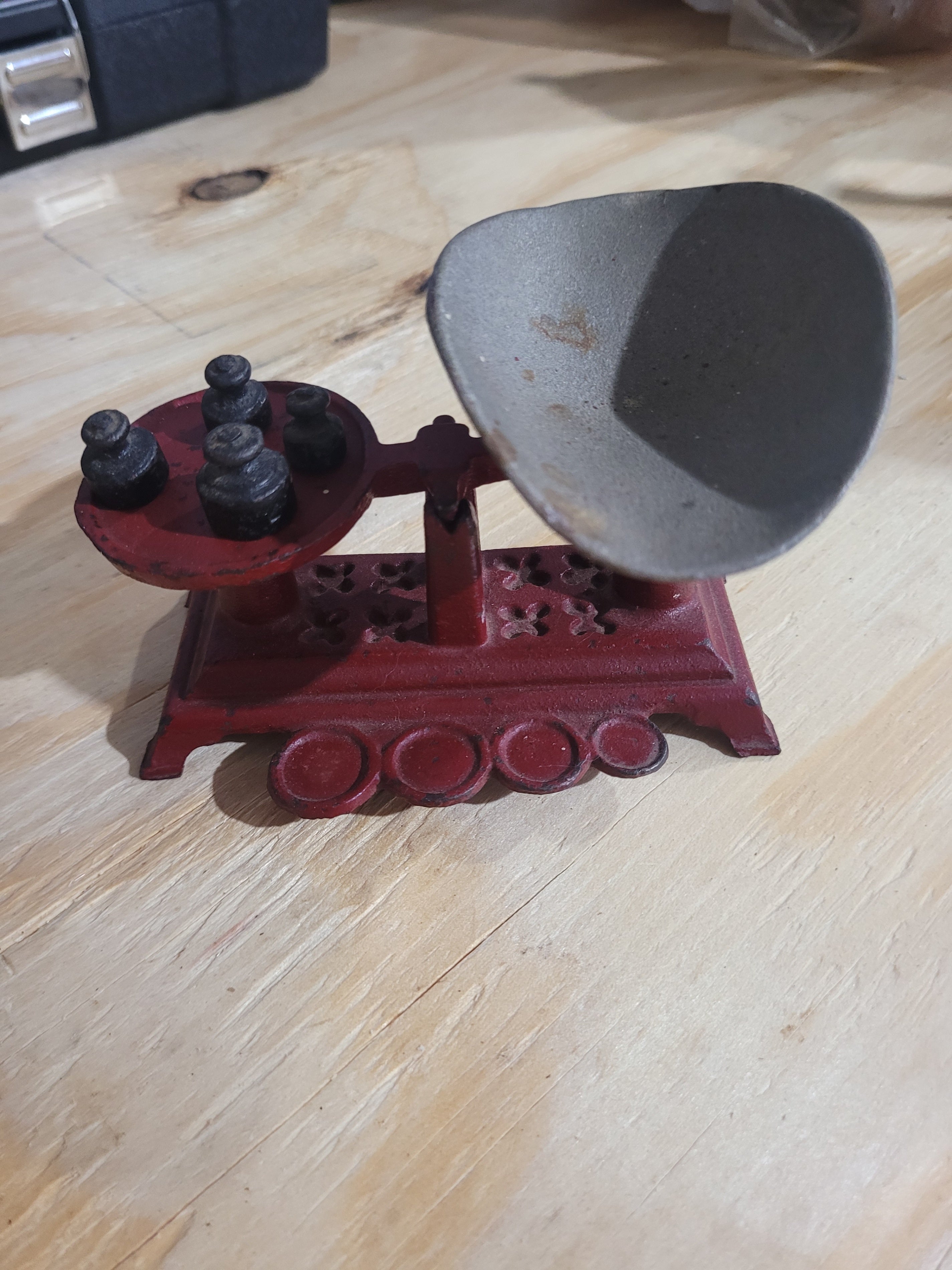 Antique Cast Iron Balance Scale w/ Weights – Primitive Red Finish - Image 3