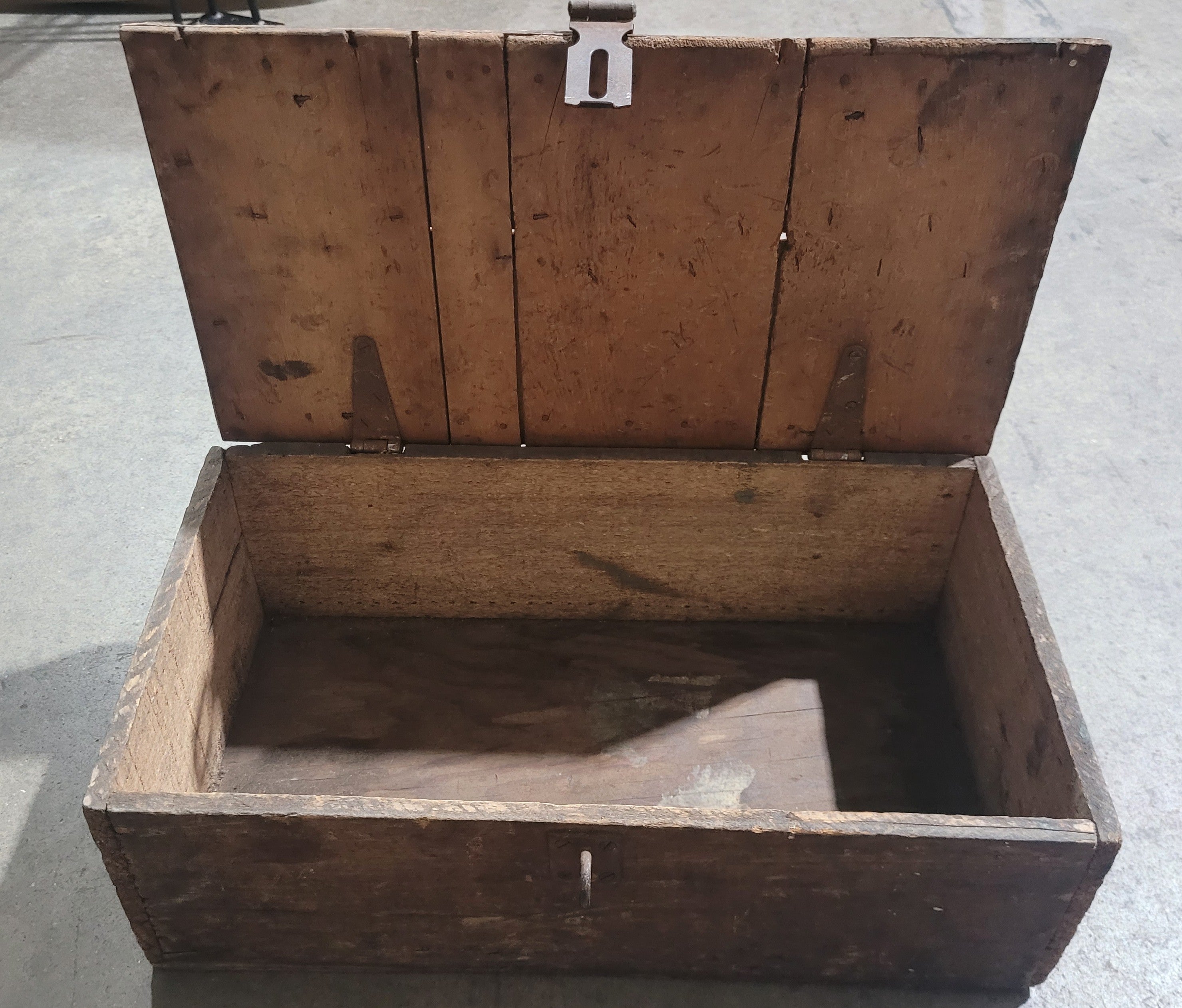 Antique Primitive Wooden Storage Box w/ Hinged Lid – Rustic Farmhouse Decor - Image 1