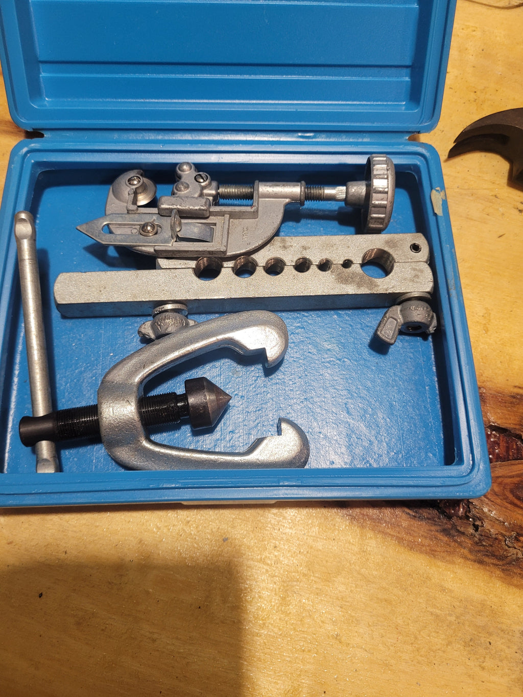 Imperial Flaring Tool Kit with Tube Cutter – Complete Brake & Fuel Line Set - Image 3
