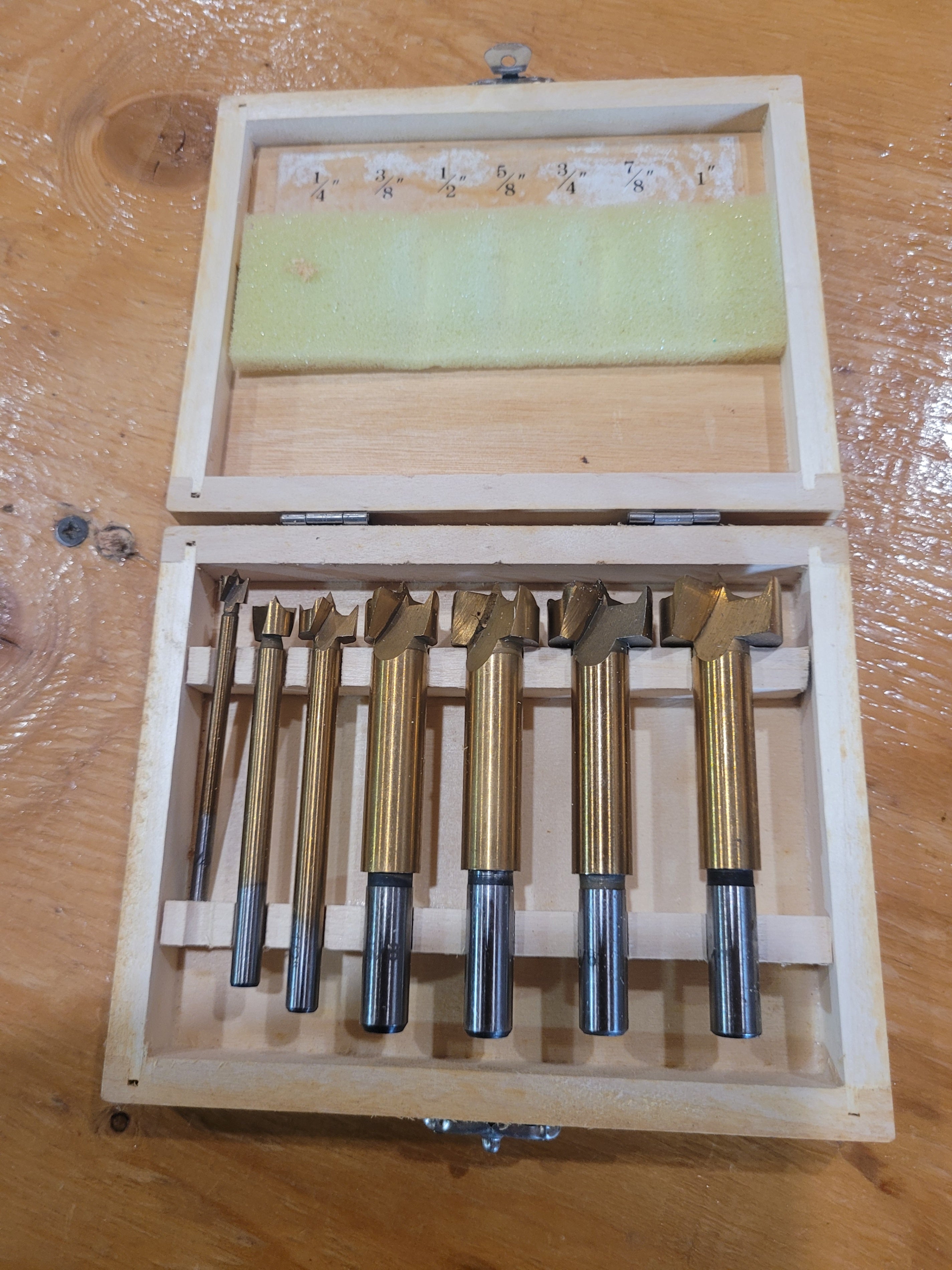 7-Piece Carbide-Tipped Forstner Drill Bit Set with Wooden Storage Case (1/4"–1") - Image 1