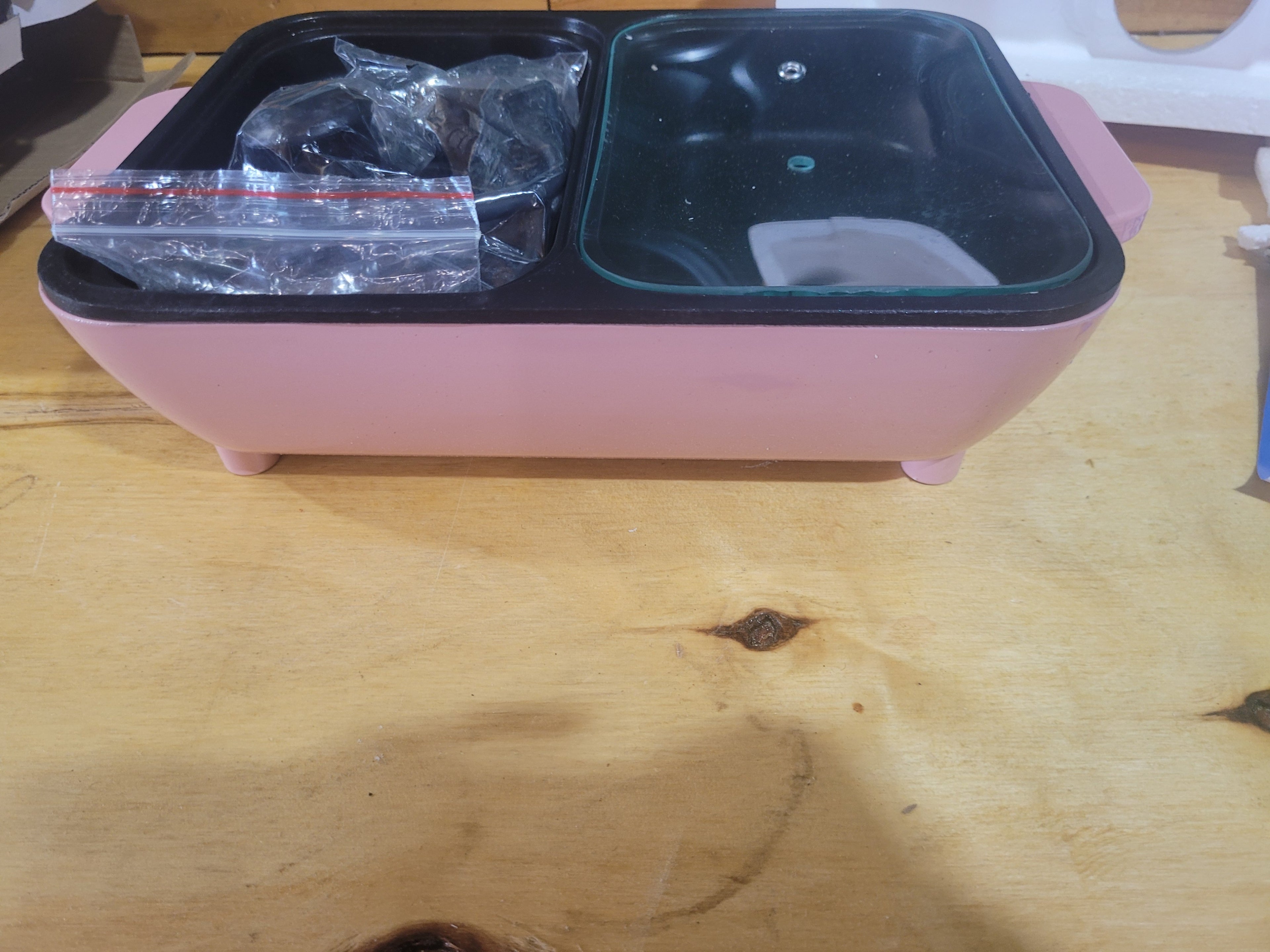 2-in-1 Electric Hot Pot & Grill – Pink – Model Z9 - Image 2