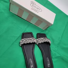 No Doubt Rhinestone Chain Slide Sandals Women’s Size 4 / EU 37 Black Slip-On Shoes NIB
